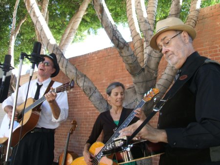 Jim on the Dobro, Ant Bee on the bass, Odie on the guitar